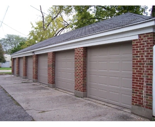 Building Photo - 2323 Riverside Dr