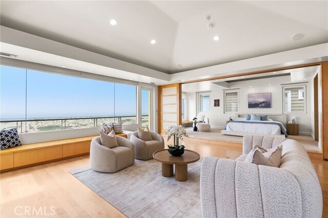 Building Photo - 1554 E Oceanfront