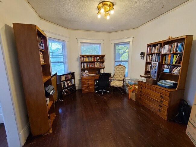 Front living room/library - 518 E Grove St