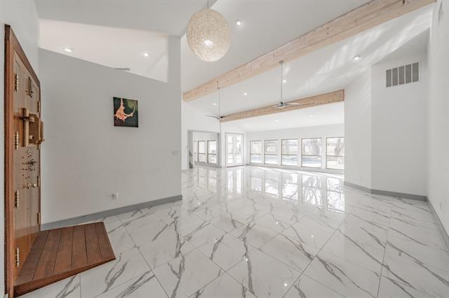 Building Photo - 2400 Ridgecrest Dr