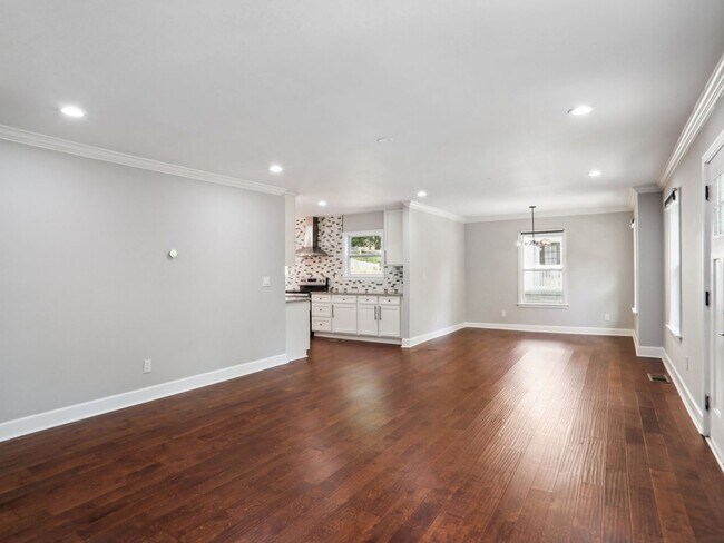 Building Photo - Charming 4-Bedroom Home with Spacious Yard...