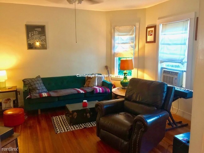 Building Photo - 2 br, 2 bath  - 69 Vassal Ln