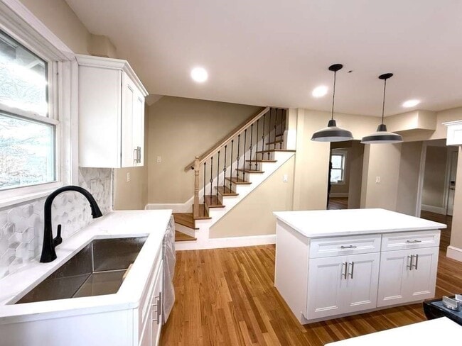 Building Photo - 194 Fells Ave