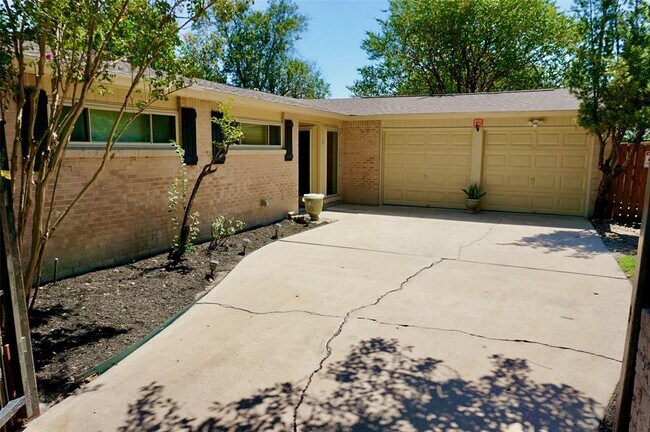 Foto del edificio - 9307 Meadowcroft Dr