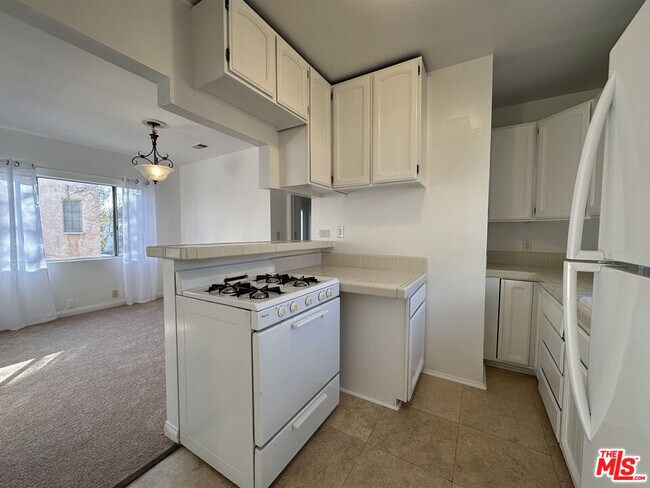 Foto del edificio - 6069 1/2 Cashio St