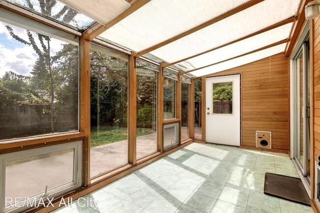Foto del edificio - 4 br, 2.5 bath House - 17027 NE 19th Street