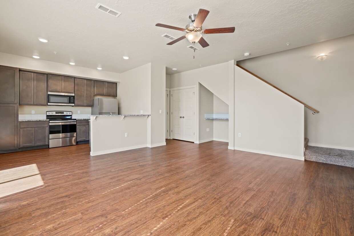 Primary Photo - Beautiful Home in Garden City!