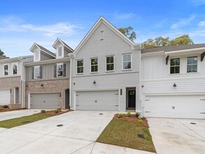 Building Photo - 903 Agate Ln