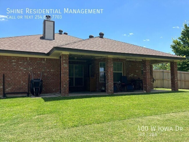 Foto del edificio - 400 W Iowa Dr