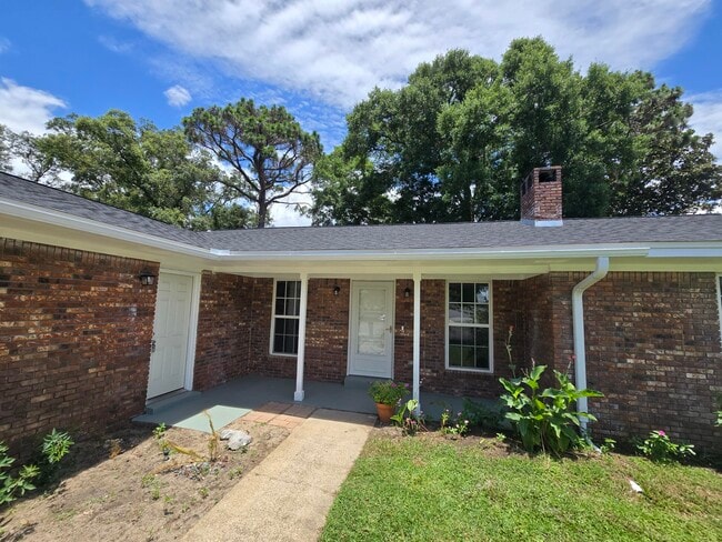Building Photo - 726 Clark Dr