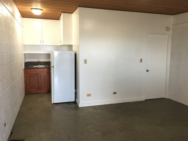 Building Photo - 1570 Pohaku St