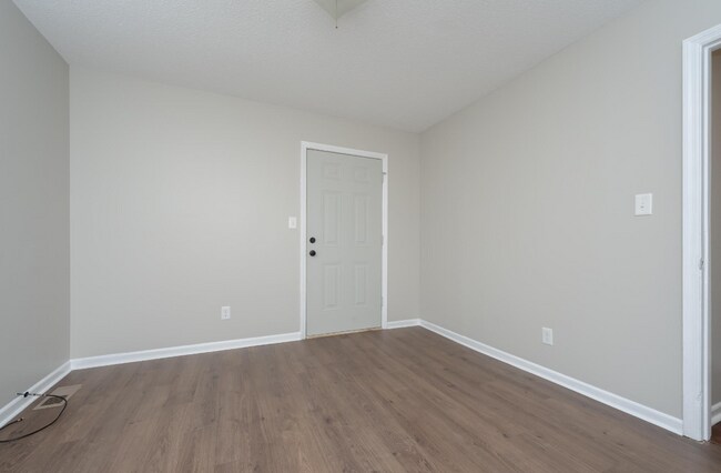 Building Photo - 308 N Fairview Ave