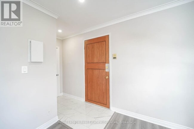 Building Photo - 485 Mortimer Ave