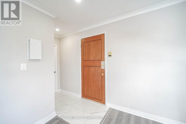 Photo du bâtiment - 485 Mortimer Ave