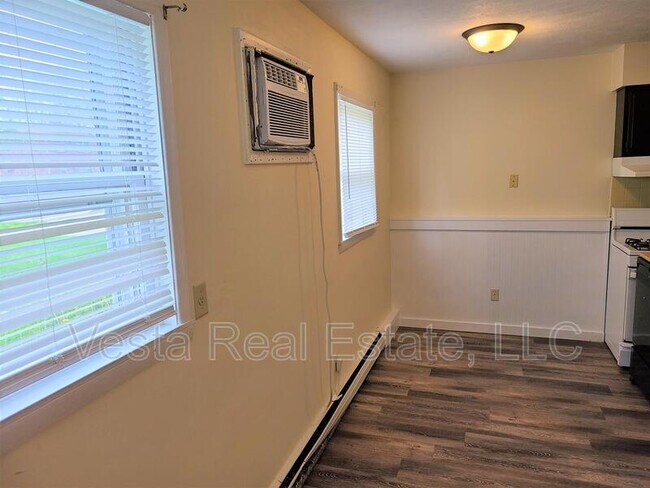 Building Photo - 102 College Park Ct
