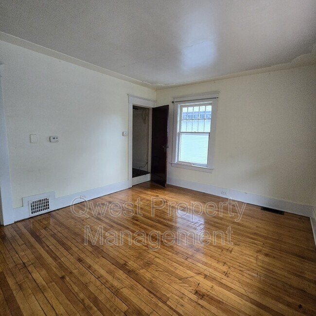 Foto del edificio - 1337 Logan St SE