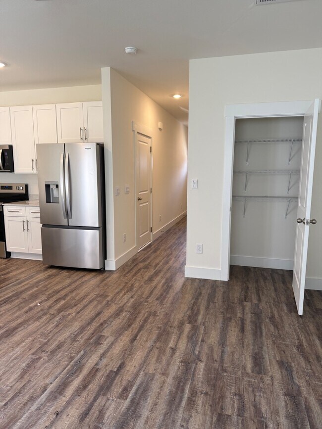 Foto del edificio - 1129 Wenna Wy