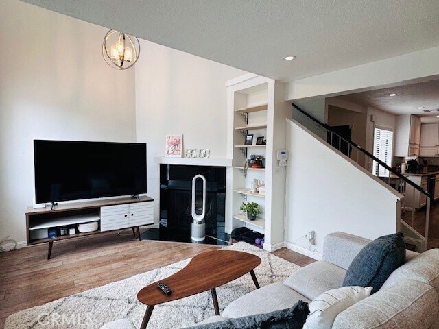 Foto del edificio - 950 W Lambert Road Unit 8
