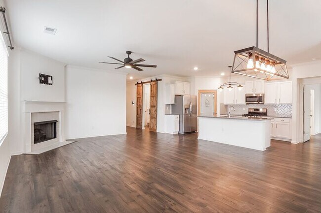 Building Photo - 4008 Park Crossings Dr