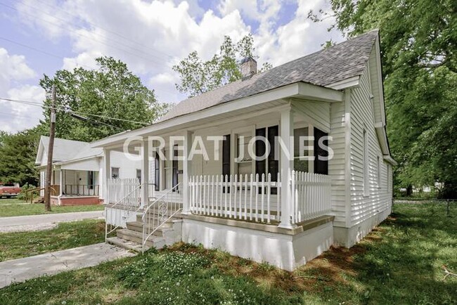 Building Photo - Charming 2 Bedroom in Birmingham!