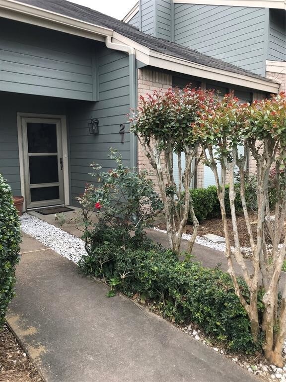 Foto principal - 10811 Greenwillow St