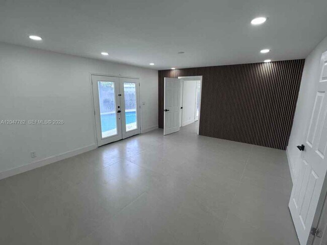 Building Photo - 4380 SW 49th Ct