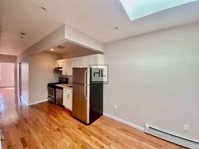 Building Photo - Large and Bright 2 Bedroom | Bushwick