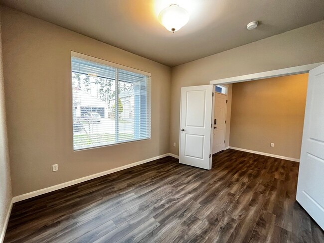 Building Photo - Spacious McCormick Meadows Home