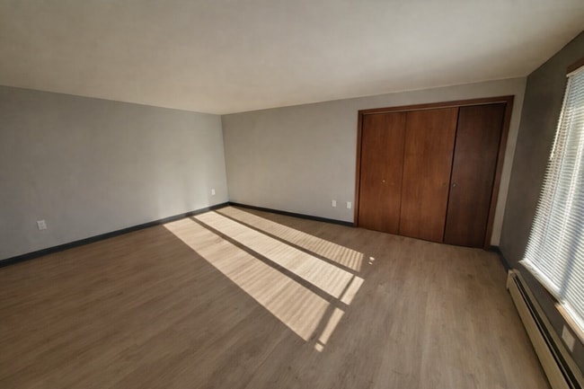 Building Photo - 401 S Van Buren St