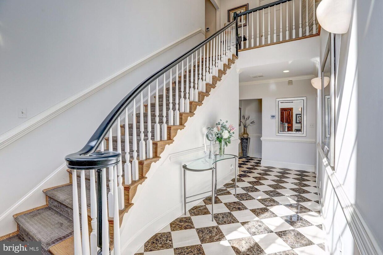 Foto principal - 1620 Foxhall Rd NW