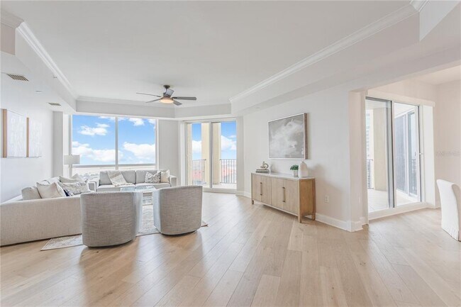 Foto del edificio - 300 Beach Dr NE