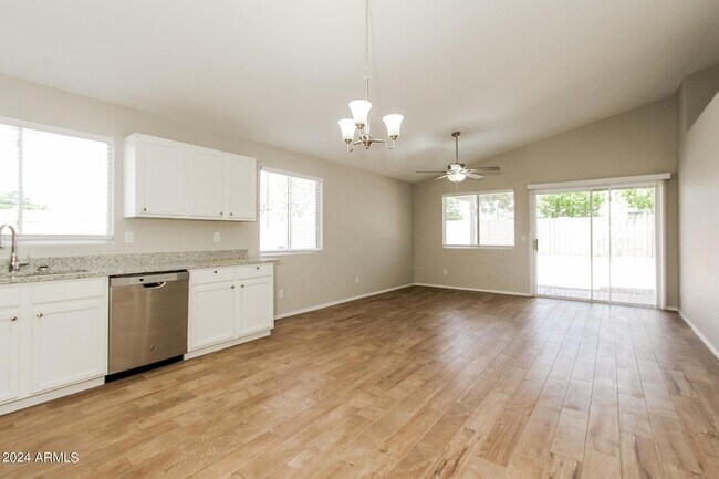 Building Photo - 6803 S 33rd Dr