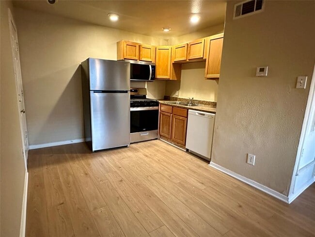 Foto del edificio - 803 W 28th St