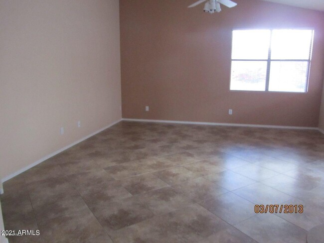 Building Photo - 4318 E Lone Cactus Dr