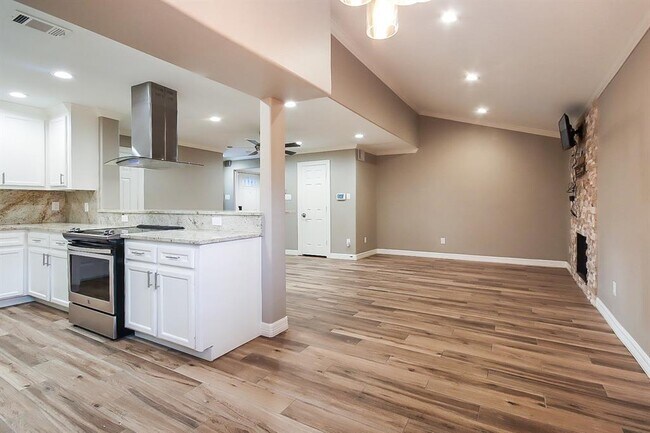 Building Photo - 10329 Rockcrest Rd