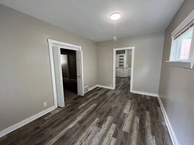 Building Photo - 4420 Bush Avenue, Unit 1