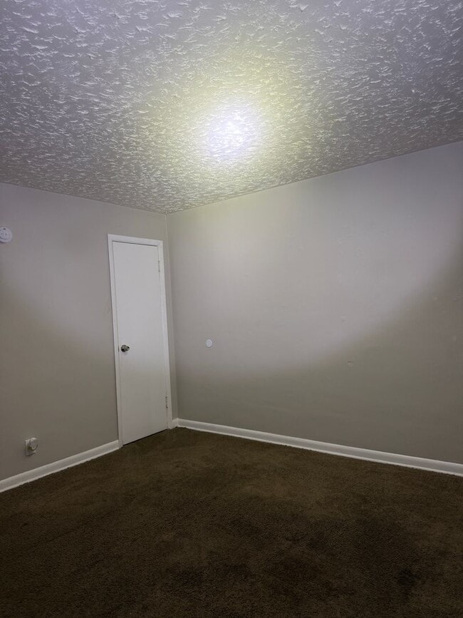 Foto del edificio - 3709-3711 Kinnear Ave