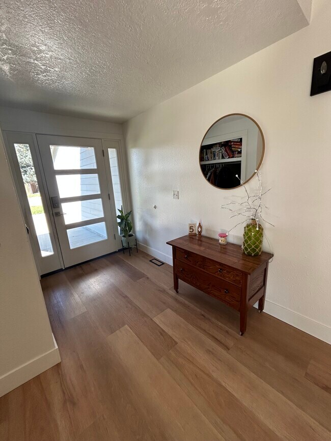 Foto del edificio - 10377 W Alliance St