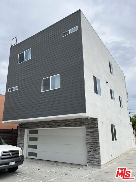 Foto del edificio - 2121 Burnside Ave