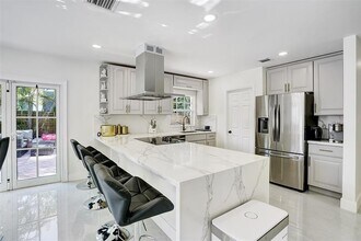 Building Photo - 1129 NE 2nd Ave