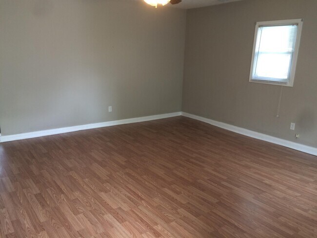 Foto del edificio - 107 Bennett Pl