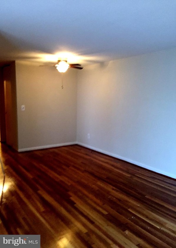 Foto del edificio - 909 Cooks Ln