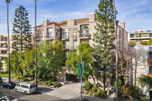 Building Photo - Villa Doheny I & II