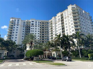 Building Photo - 19900 E Country Club Dr