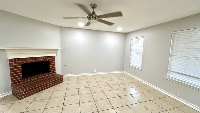 Foto del edificio - 111 Quail Run Dr