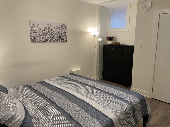 Building Photo - 271 Glebemount Av