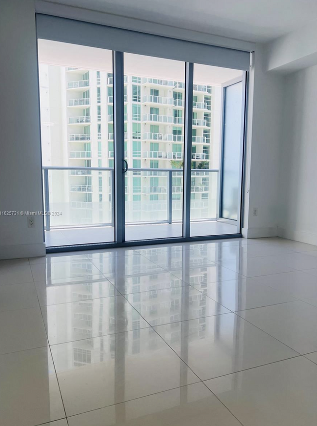 Building Photo - 1300 Brickell Bay Dr