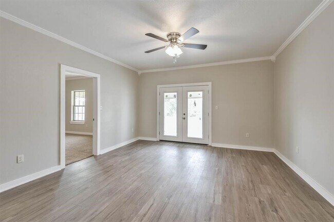 Foto del edificio - 329 E Washington Ave