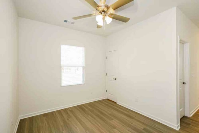 Building Photo - 445 Brook Ave