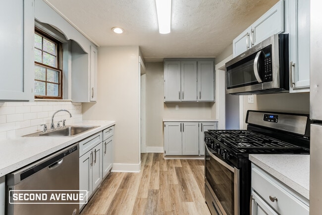 Building Photo - 1304 Bellaire Pl